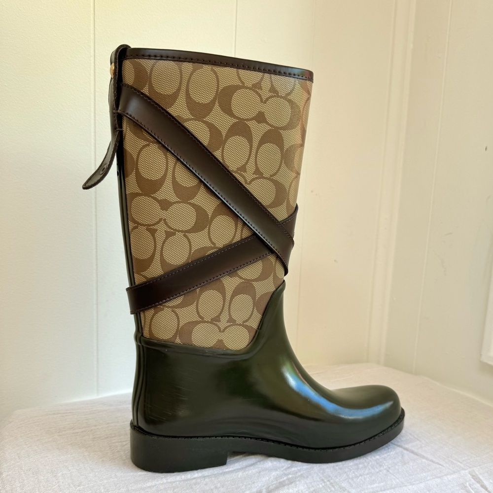 Coach Trisha II Turnlock Signature Rain Boots Chestnut Khaki Coach Women’s Flaws - Picture 2 of 13